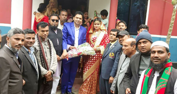 সাংবাদিক রহমান দম্পতিকে ফুলেল শুভেচ্ছা